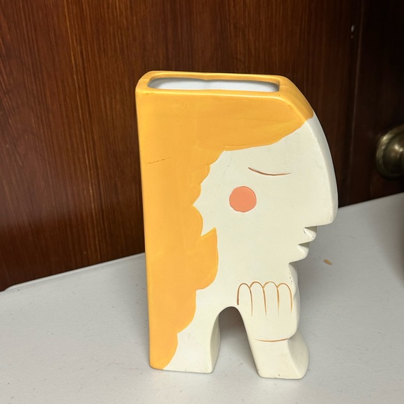 Modern Ceramic Flower Vase Blonde Girl Face Design - Picture 10 of 12